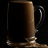 tmav� pivo vytekl� p�na